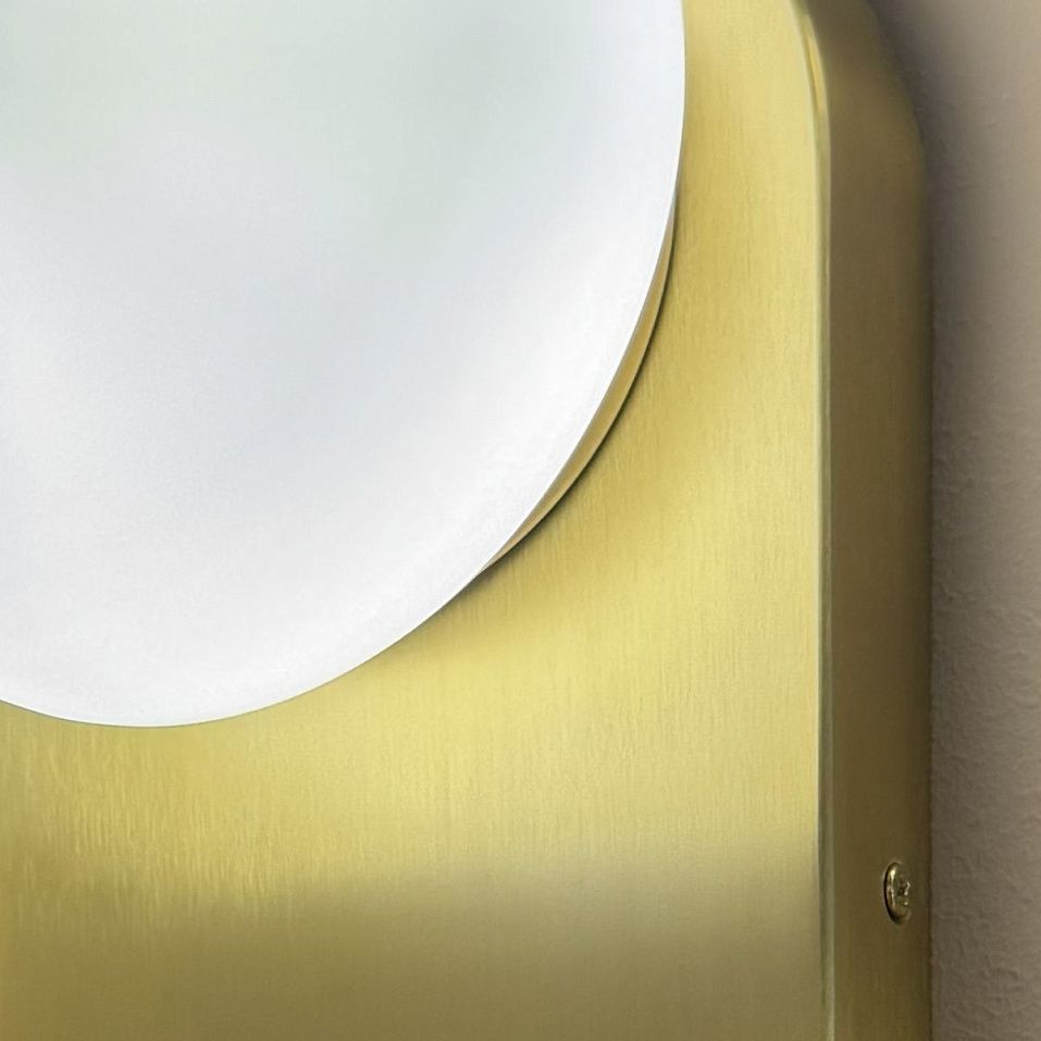 ALM-ARIEL-1WB-BG-OP ARIEL Brushed Gold/matt opal// настенный E27 1х40  х   